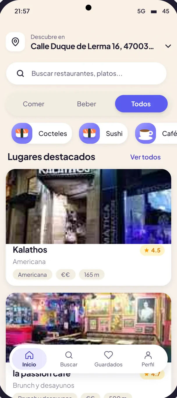 Pantalla de inicio de la app Bokado con la dirección elegida, el buscador, los filtros Comer, Beber y Todos, las categorías y una lista de lugares destacados con su valoración.